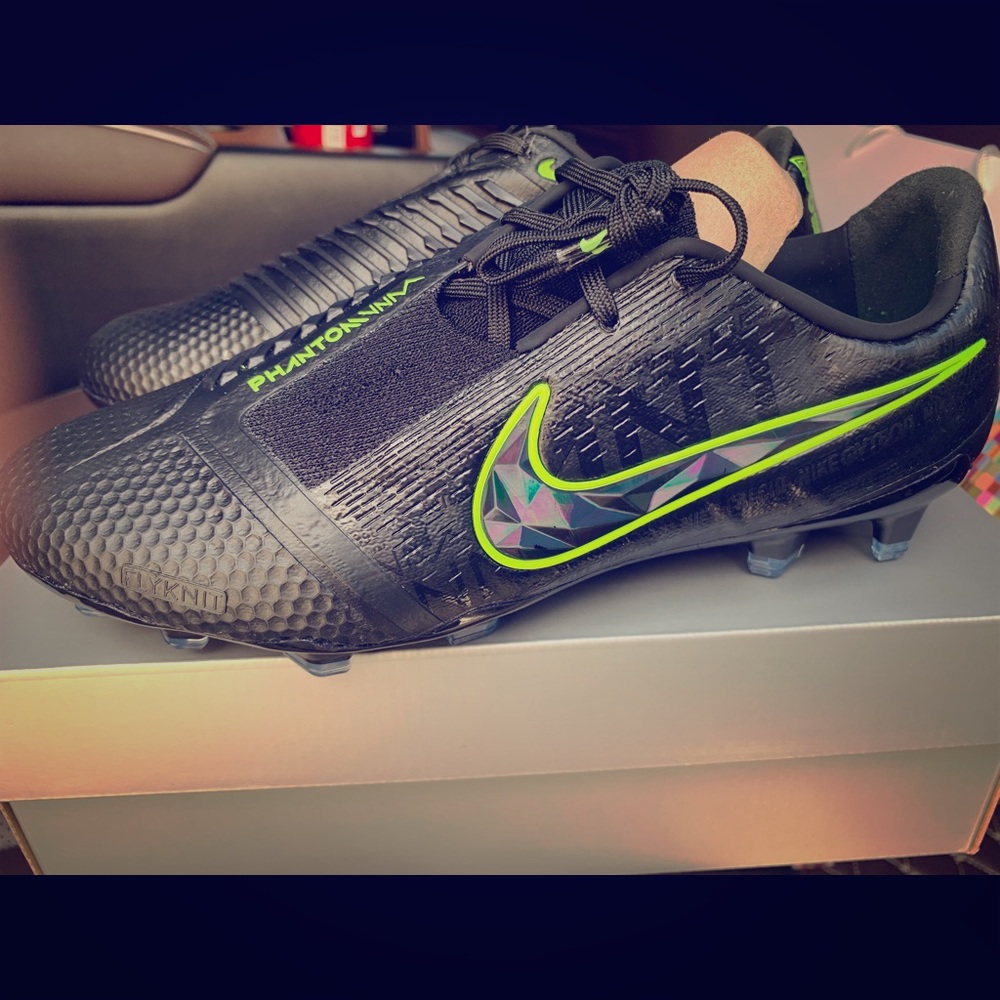 Phantom Venom Elite FG Cleats